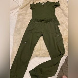 Greys Anatomy scrub set size small top/small tall bottoms
